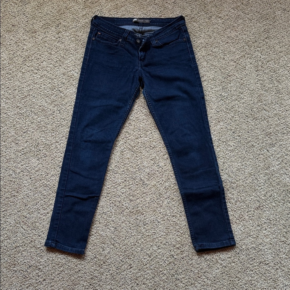 Levi’s women’s jeans size 28 dark blue skinny jeans